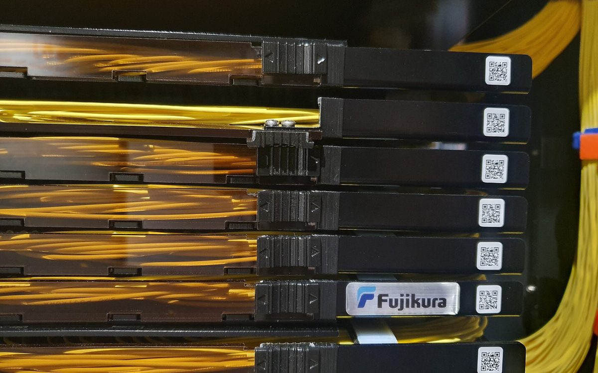 Web sitesi hızlandırma rehberi: ölçüm, önbellek, görsel ve sunucu