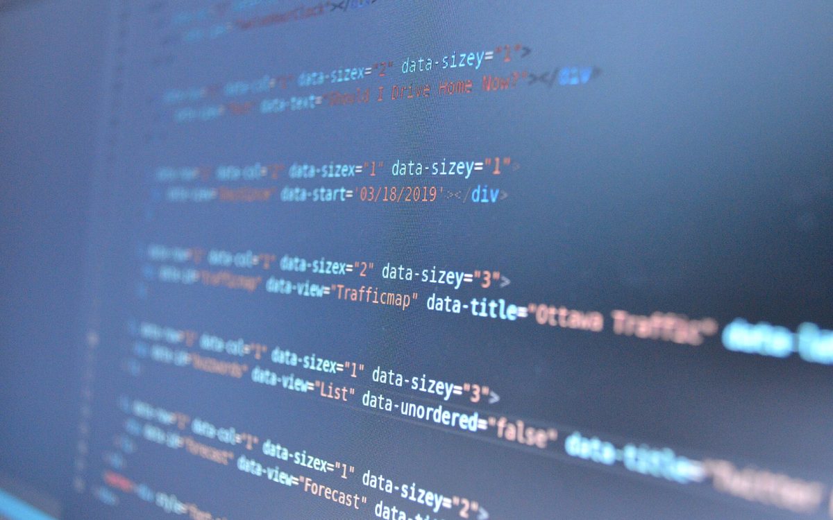Kurumsal site için WordPress mi, özel kodlanmış site mi?